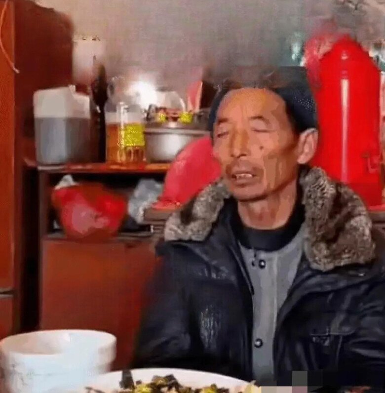 Đứa bé trở thành chỗ dựa tinh thần cho ông bà nội sau 15 năm.