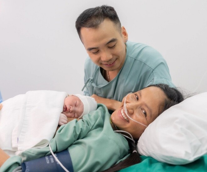 HHen Niê đón con gái đầu lòng ở tuổi 33.