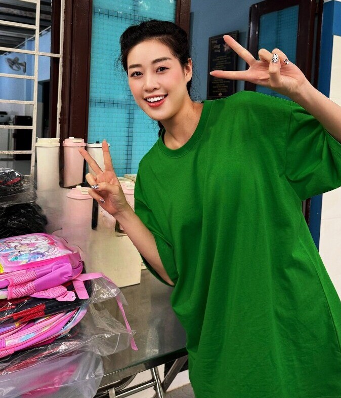 Những lần lộ bụng lùm lùm làm rộ nghi vấn mang bầu của Khánh Vân.