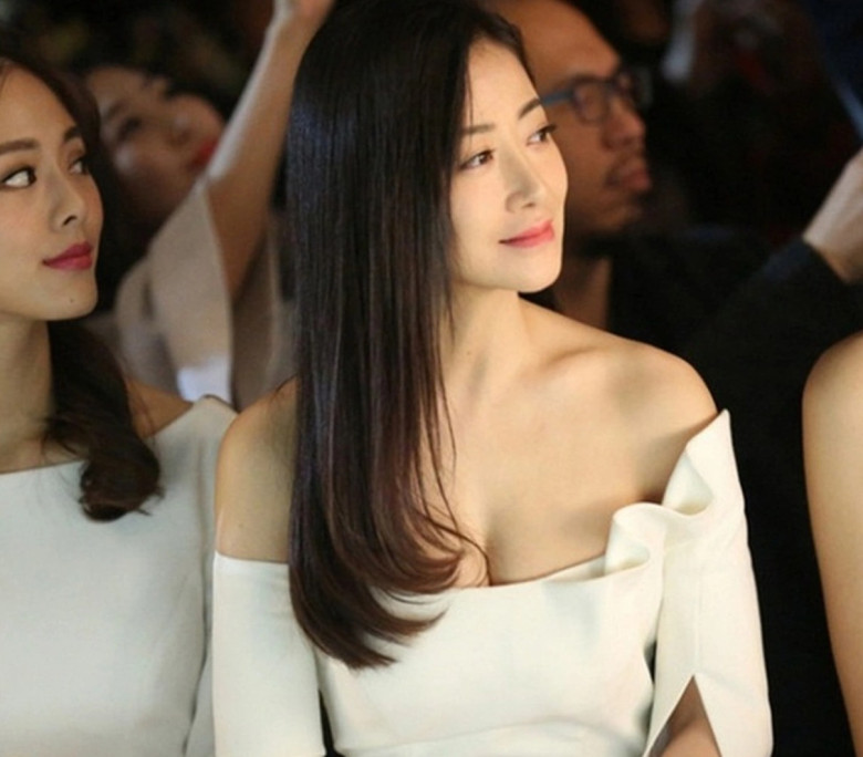 Ác nữ quyến rũ nhất màn ảnh viên mãn về mọi mặt nhưng vẫn đau đáu mong ước được làm mẹ.