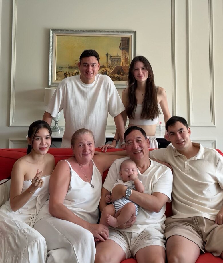 Vợ thủ môn mang 2 dòng máu Việt - Nga gặp vấn đề sức khỏe đáng lo sau sinh, vóc dáng hiện tại gây bất ngờ - 8