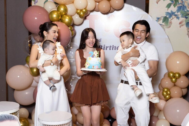 Vợ chồng Phương Trinh Jolie mừng sinh nhật 2 tuổi của con trai Tyga.