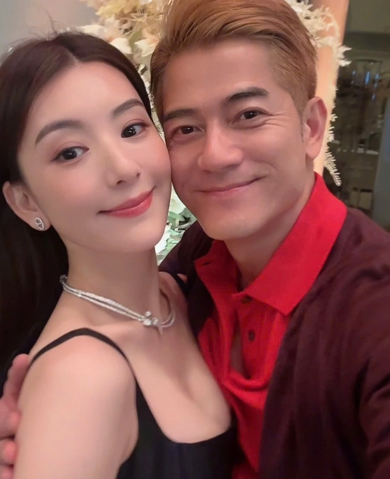 Vợ tỷ phú đình đám bị bắt gặp đang bưng thức ăn khi mang bầu 7 tháng, nhan sắc qua cam thường khiến dân tình ngỡ ngàng - 4