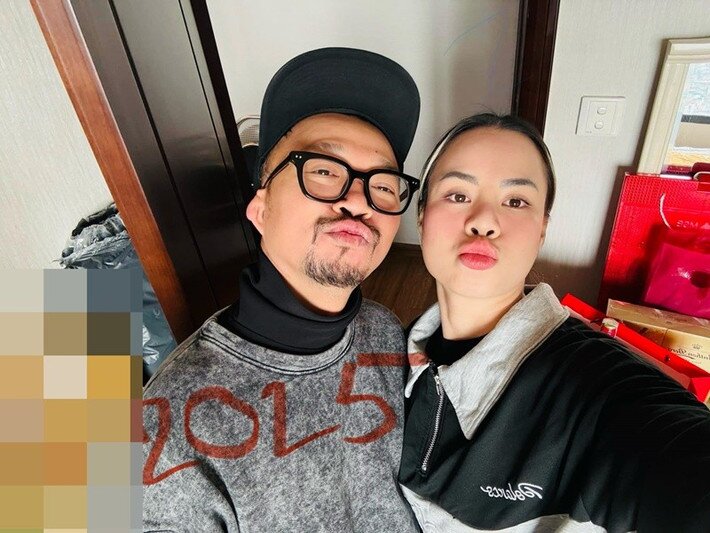 amp;#34;Anh traiamp;#34; đình đám Vbiz sắp đón con đầu lòng ở tuổi U50, bà xã là học trò kém 13 tuổi, bầu vượt mặt vẫn bế bụng nhảy - 6