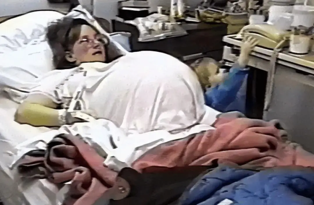 Chiếc bụng to vượt mặt là ngôi nhà của 7 sinh linh bé nhỏ.