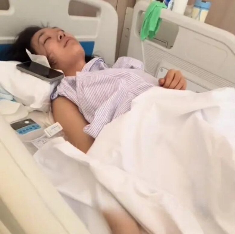 Sau ca phẫu thuật 9 tiếng, cô phải cắt bỏ hoàn toàn buồng trứng, tử cung, mất khả năng mang thai.