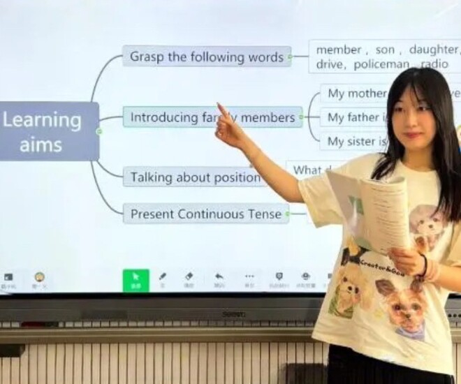 Chị Yến tại một tiết học tiếng Anh.