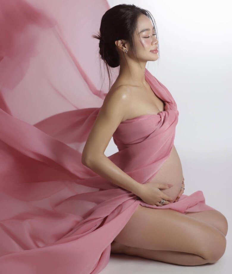 Cô giáo yoga của Hồ Ngọc Hà thông báo sinh con đầu lòng với chồng Tây, bé gái lai mang 2 dòng máu chào đời nằm ngoan bên mẹ - 4