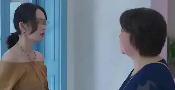 Mẹ chồng - nàng dâu tranh cãi nảy lửa nhưng người chồng lại chẳng hề lên tiếng.