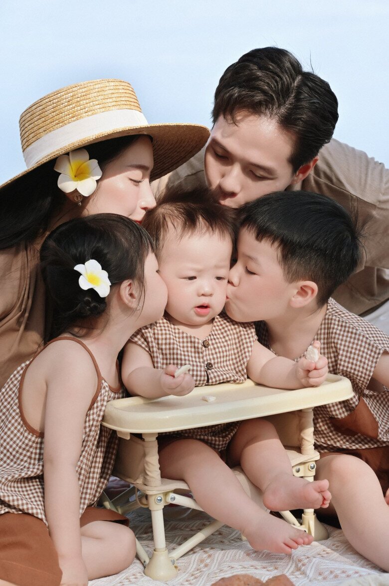 Ái nữ đại gia Minh Nhựa đã sinh con thứ 4, hai vợ chồng dọn tiệc đầy tháng ấm cúng, hé lộ thông tin đầu tiên về amp;#34;rắn conamp;#34;? - 8