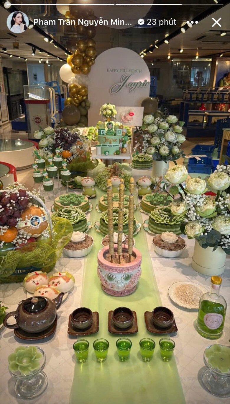 Tiệc đầy tháng bé Jayric được hai vợ chồng đồng loạt chia sẻ.