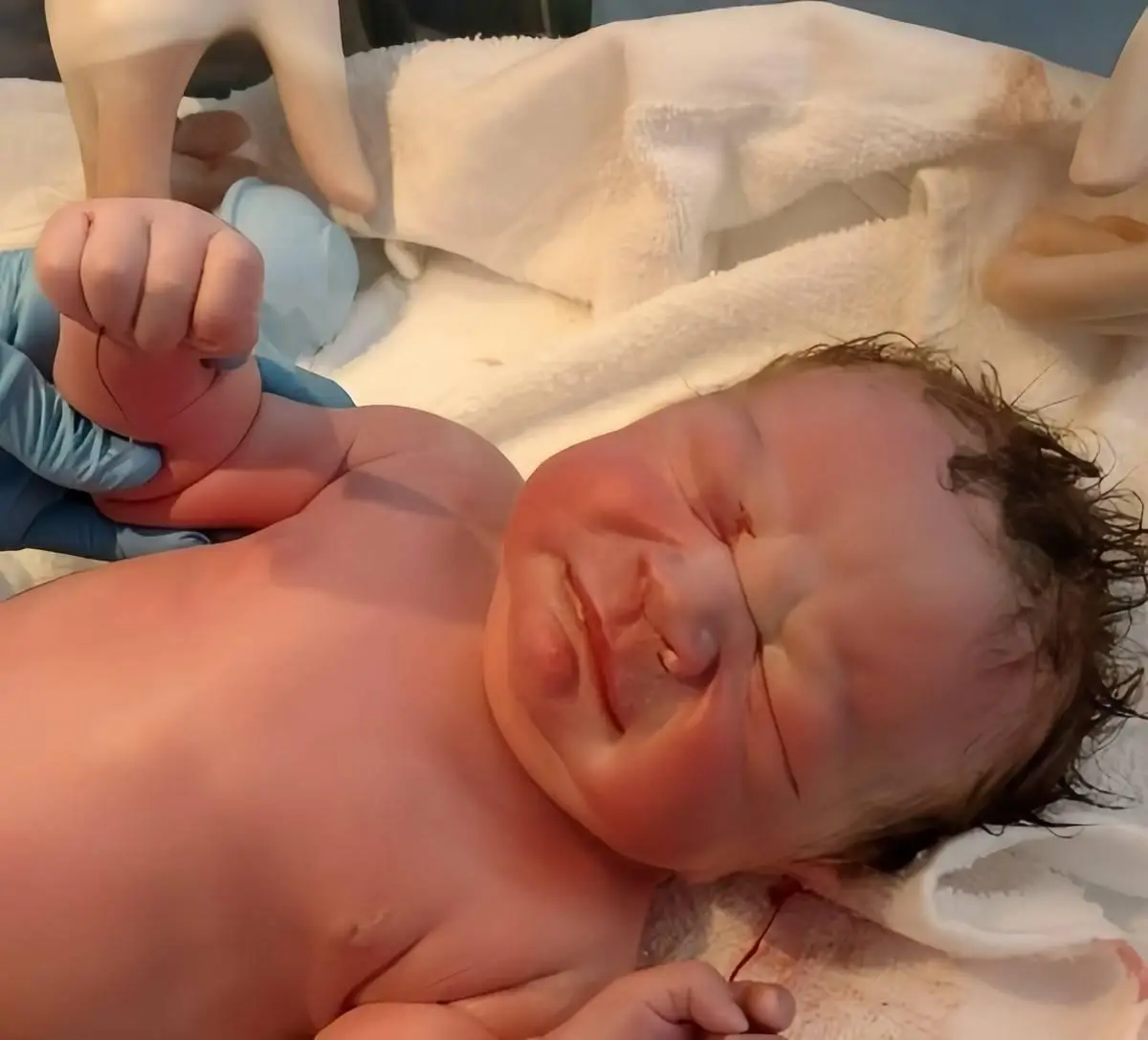 Sự chào đời đặc biệt của thiên thần nhỏ là niềm vui lớn với cả gia đình.