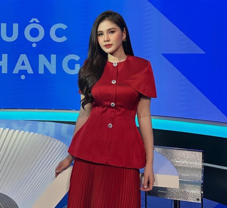 Sắc vóc như gái son của mẹ một con.