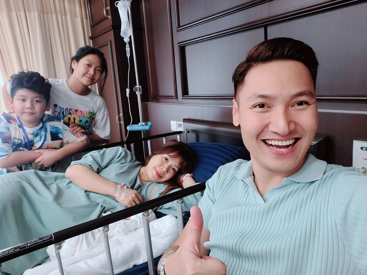 Soái ca màn ảnh và 2 con lớn chăm sóc vợ vượt cạn lần 3.