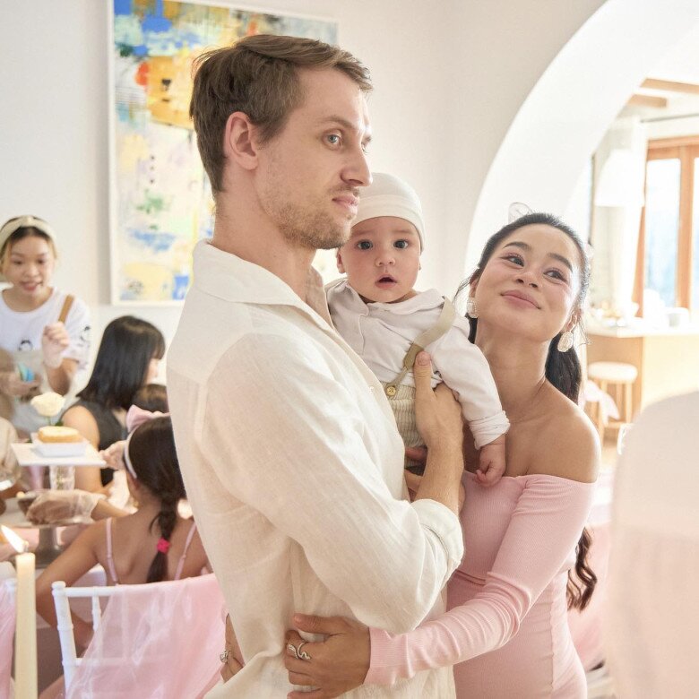 Đẻ con lai với chồng Tây, cô giáo Hồ Ngọc Hà sau sinh da mượt dáng xinh, cảnh tập thể dục khiến người xem nín thở - 5