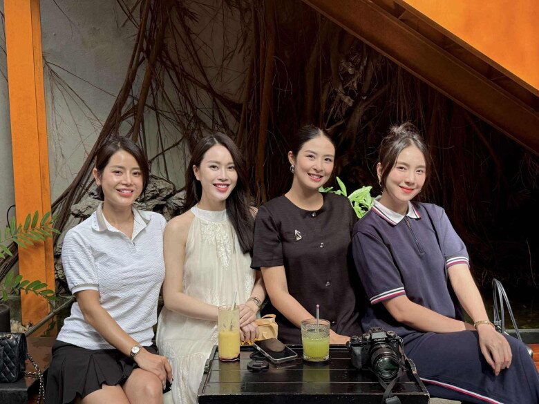 Nữ MC rạng rỡ đọ sắc với dàn người đẹp Vbiz.