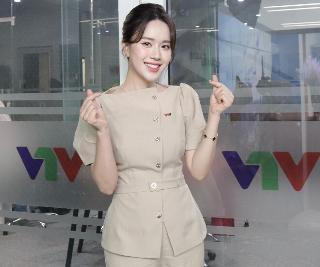 MC trẻ xinh nhất VTV trở lại sóng truyền hình sau 2 tháng sinh con, vừa bước vào đài đã được đồng nghiệp khen tới tấp - 1
