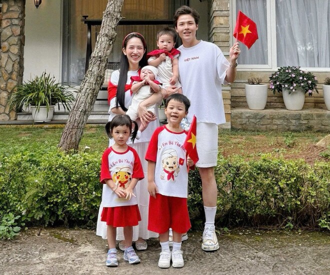 Mẹ 4 con Joyce Phạm đón Lễ 2/9 cùng gia đình nhỏ.