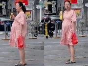 Bà bầu - Vợ bầu nói đi vứt rác nhưng thực tế lại âm thầm làm một chuyện bên ngoài, bị chồng "bắt tại trận" chỉ biết cười vì ngượng