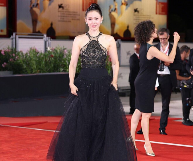 “Mỹ nhân có đôi mắt đẹp nhất showbiz” khoe body đỉnh nóc sau sinh, nhìn tấm lưng ngọc ngà săn chắc mà mê - 1