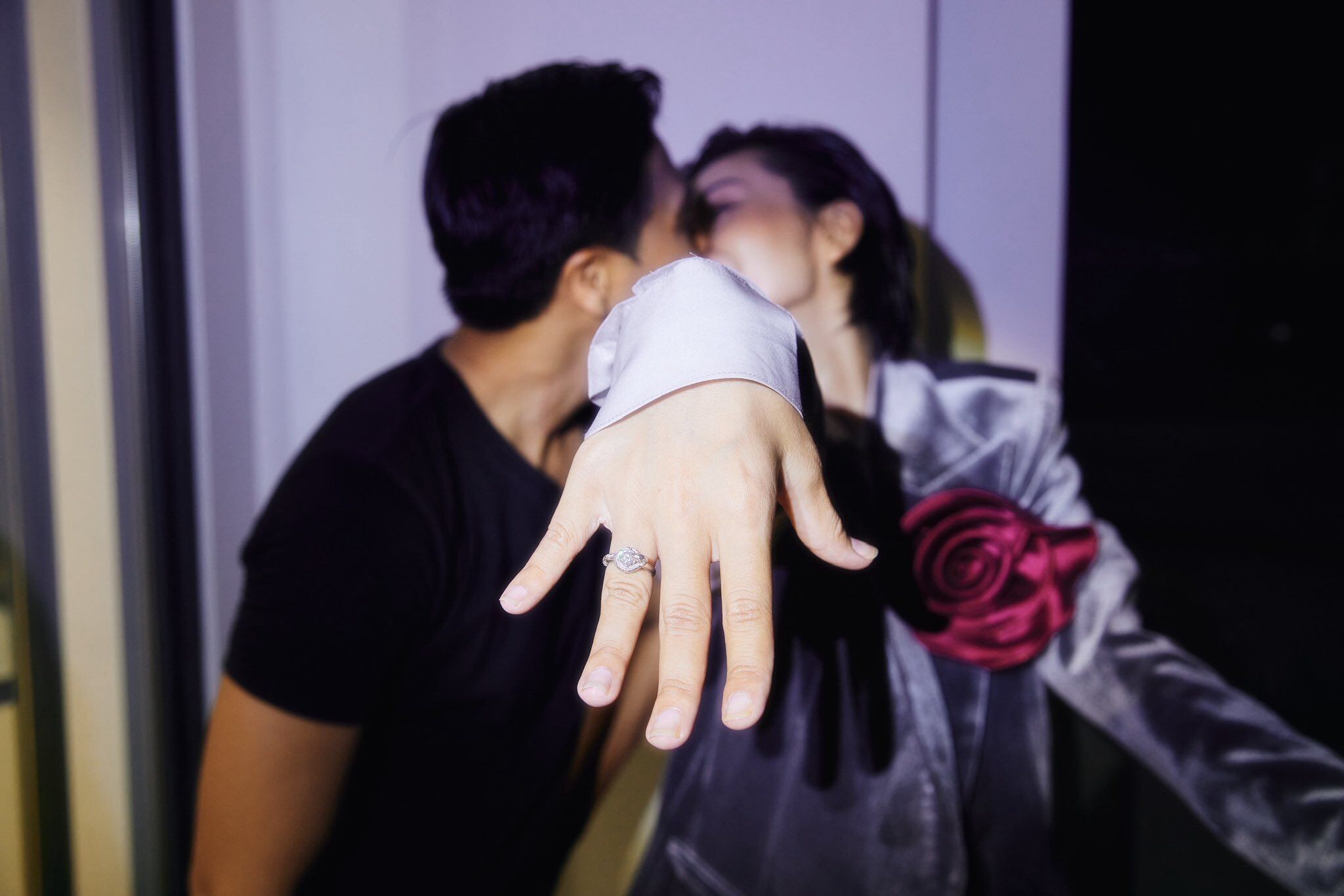 Xin vía Hamp;#39;Hen Niê, amp;#34;chân dàiamp;#34; Hà Nội vỡ oà thông báo mang bầu - 6