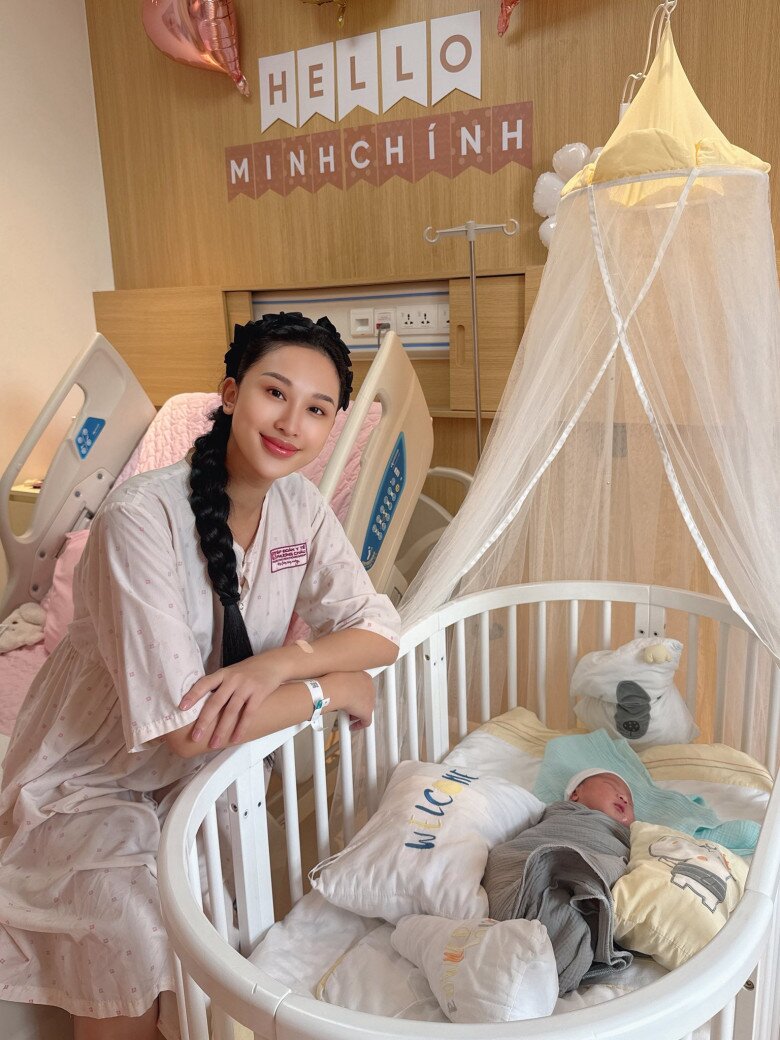 Người mẫu Phạm Thư thông báo hạ sinh con trai đầu lòng, “cục kim cương nhỏ” lộ diện đáng yêu, được bố mẹ đặt tên cực hay - 4