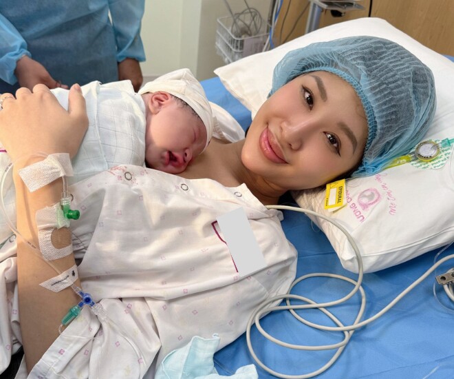 Phạm Thư hạ sinh bé trai đầu lòng với chồng ngoài ngành giải trí.