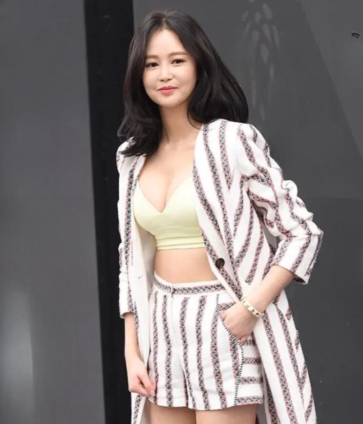 Ở tuổi 40, trải qua biến cố, nữ diễn viên vẫn không từ bỏ ước mơ được làm mẹ.