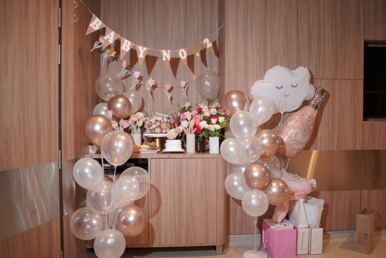 MC 9X trang trí căn phòng đón rắn con cực dễ thương.