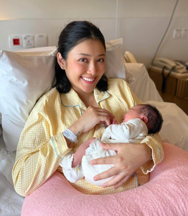 Nữ MC khoe nhan sắc rạng rỡ sau sinh.