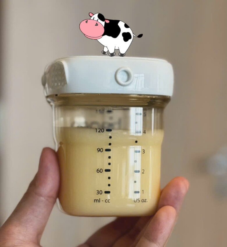 Sau nỗ lực, cô đã lấy được những giọt sữa quý giá cho con.