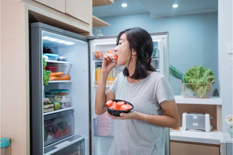 Mẹ bầu lưu ý không nên sử dụng thực phẩm, đồ uống để lâu trong tủ lạnh.