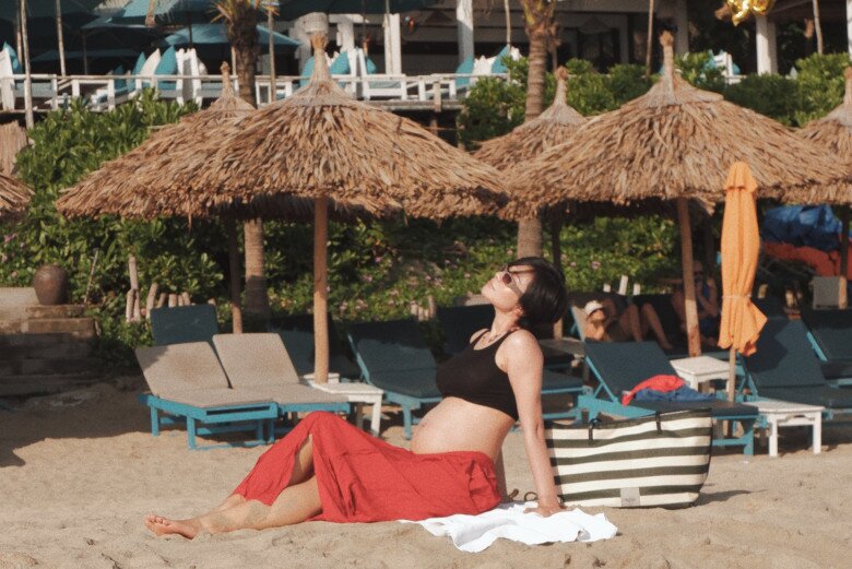 Kèm theo đó là bộ ảnh bầu mới của 9X Hà Nội.