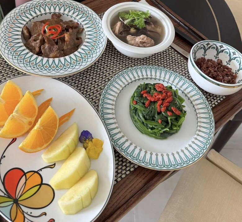 9X khoe bữa cơm cữ dinh dưỡng.