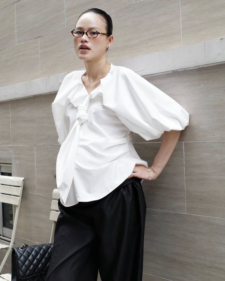 Siêu mẫu Việt khoe nhan sắc rạng ngời sau 10 ngày sinh con, cùng chồng Tiến sĩ và công chúa nhỏ chụp ảnh mừng 2/9 - 9