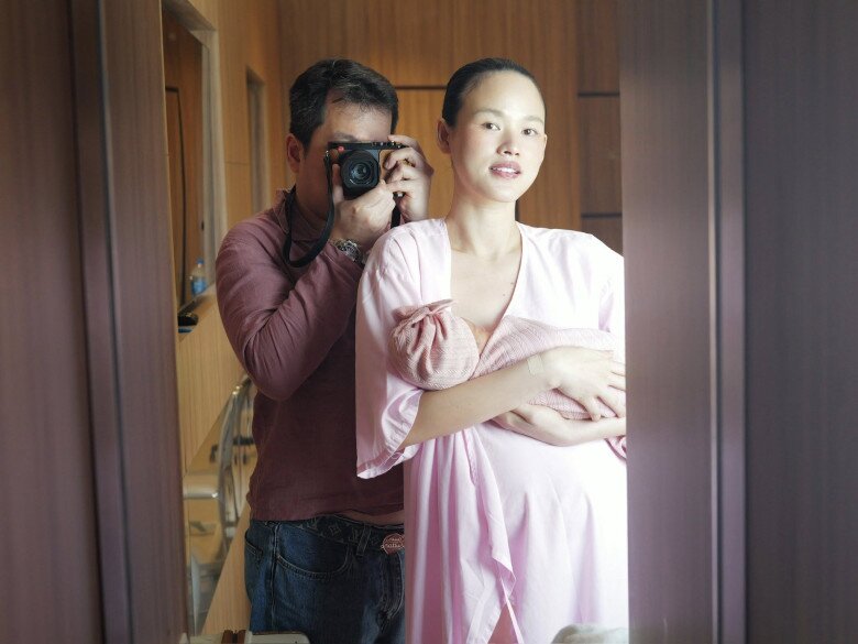 Vợ chồng Tuyết Lan đón thiên thần nhỏ chào đời.