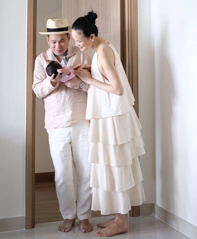 Chân dài 9X diện đồ đơn giản vẫn thu hút.