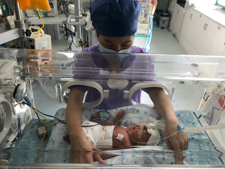 Hiện mẹ và bé đã được người nhà đến đón.