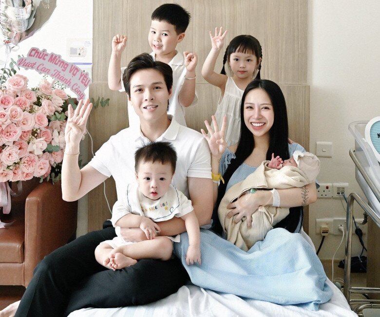 Gia đình nhỏ 6 người của tiểu thư Sài thành.