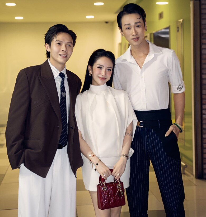 Tiểu thư Việt khoe que thử thai 2 vạch báo tin vui lần 4, từ gia đình đến bạn bè đều ngạc nhiên, Đoàn Văn Hậu xuýt xoa amp;#34;quá đẳng cấpamp;#34; - 10