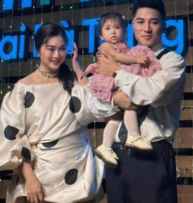 Dàn người đẹp Việt sinh con với chồng là nam thần Vbiz: Thúy Diễm, Ngọc Ánh có con quốc tịch Mỹ, vợ Quang Tuấn càng bầu càng xinh - 5