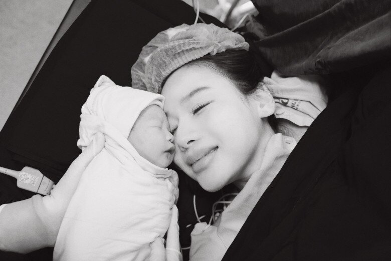 Vợ nam thần VTV đẻ xong đau muốn “rớt cột sống”, ở cữ sướng như bà hoàng được chồng và mẹ ruột thay phiên chăm quý tử - 7