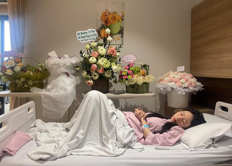 Vợ nam thần VTV đẻ xong đau muốn “rớt cột sống”, ở cữ sướng như bà hoàng được chồng và mẹ ruột thay phiên chăm quý tử - 9