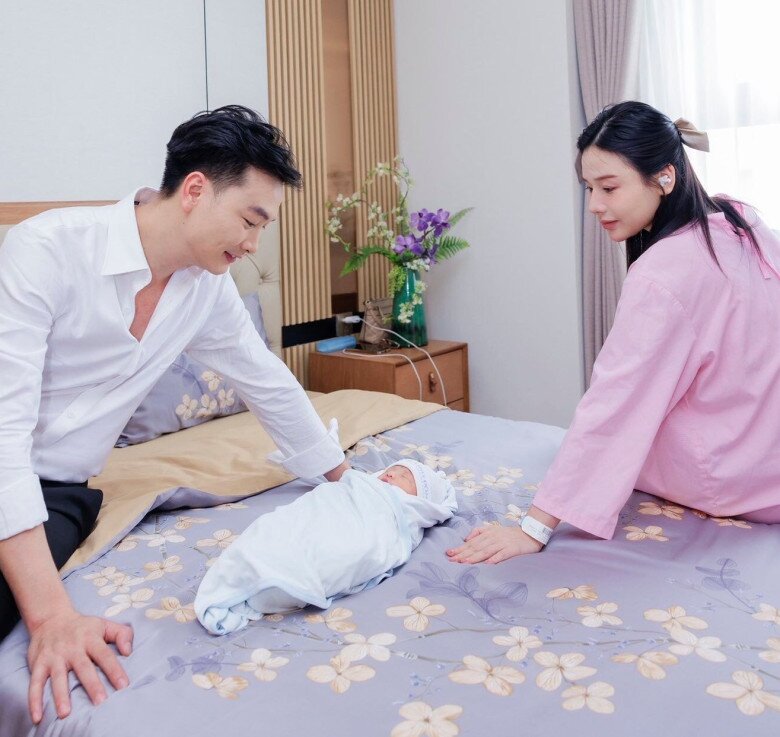 Vợ nam thần VTV đẻ xong đau muốn “rớt cột sống”, ở cữ sướng như bà hoàng được chồng và mẹ ruột thay phiên chăm quý tử - 4