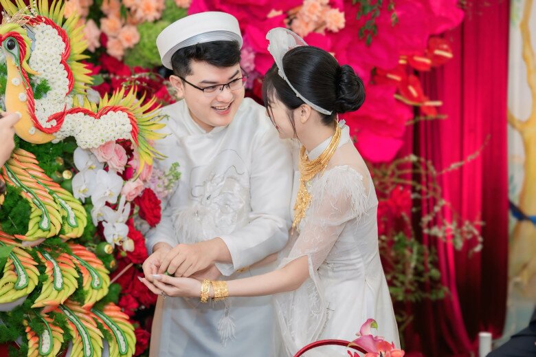 Vợ streamer đình đám vừa thông báo mang thai: Là hoa khôi gia thế khủng, sở hữu đôi má lúm đốn tim các chàng - 8