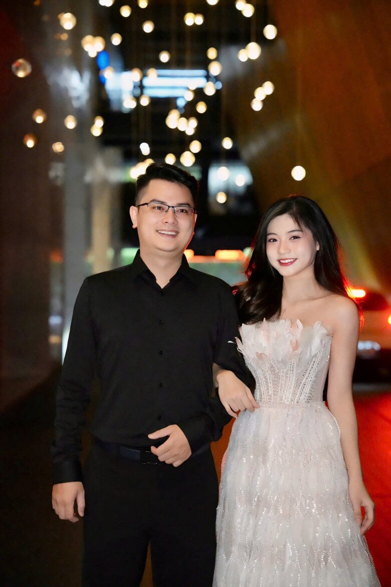 Vợ streamer đình đám vừa thông báo mang thai: Là hoa khôi gia thế khủng, sở hữu đôi má lúm đốn tim các chàng - 4