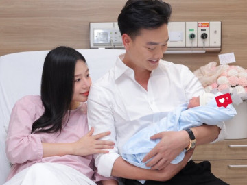 Vợ nam thần VTV đẻ xong đau muốn “rớt cột sống”, ở cữ sướng như bà hoàng được chồng và mẹ ruột thay phiên chăm quý tử