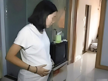 Con dâu vượt cạn chưa kịp hồi sức, bố mẹ chồng vừa nhìn thấy mặt cháu thì lập tức đặt vé đi du lịch