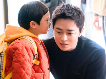 Sản phụ 40 tuổi sinh quý tử nhờ IVF, 8 năm sau vì câu nói vu vơ của bà nội khiến người chồng quyết định xét nghiệm ADN