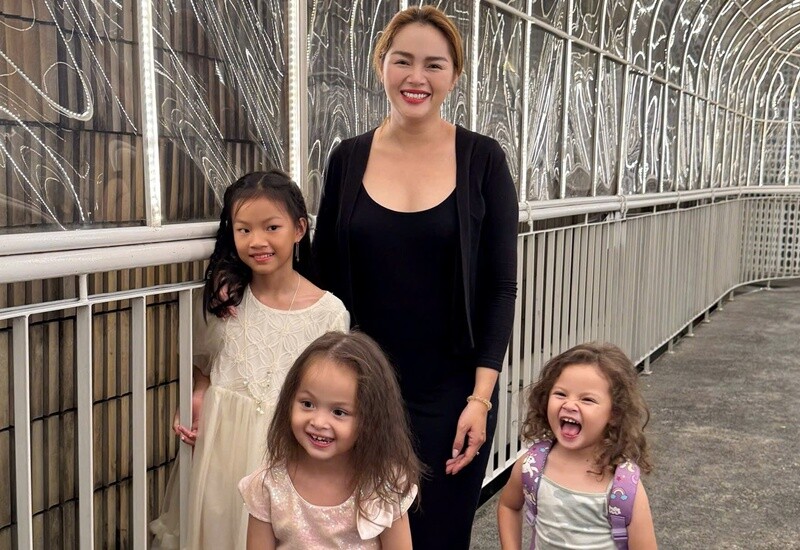 Một mình nuôi và dạy con là điều khiến không ít phụ nữ đơn thân gặp khó khăn. Song họ vẫn luôn mong muốn mang đến những điều kiện sống tốt nhất cho con cái.